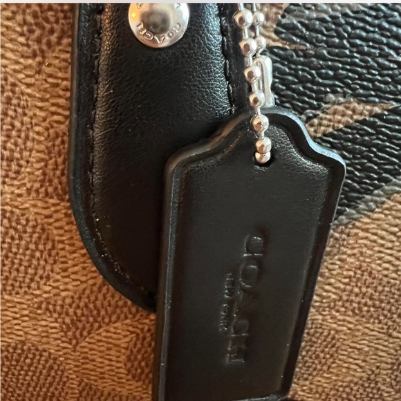 Coach Signature Bow Gallery Tote - Picture 4 of 8